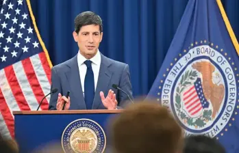 La Reserva Federal de Estados Unidos (FED) subió sus tasas de interés en la segunda reunión de política monetaria presidida por Kevin Warsh. FOTO: AFP.