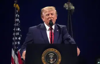Trump indemniza con USD 5 millones a escritora por agresión sexual y difamación. FOTO: AFP