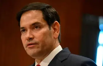 Estados Unidos prevé reabrir su presencia diplomática en Caracas. Además, le dará tiempo y espacio a Delcy Rodríguez para adaptarse a sus demandas antes de planear una intervención. FOTO: AFP