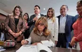 Las tres senadoras radicaron la ponencia alternativa de la reforma a la salud en la Comisión Séptima del Senado. FOTO COLPRENSA