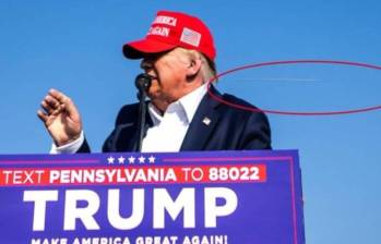 Momento del ataque a Donald Trump mientras estaba en un discurso. Foto: tomada de X (antes Twitter) Doug Mills / The New York Times 