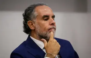 El ministro del Interior está al frente de la estrategia electoral del Gobierno. Ha avanzado en reuniones claves con partidos y hoy no está claro que se vaya hundir la Consulta en el Senado. Foto: Colprensa. 