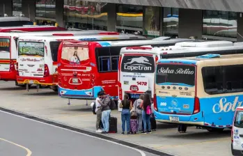 Con los aviones A320 en tierra y la venta de tiquetes de Avianca cerrada temporalmente, el país vive una de las semanas más complejas en movilidad reciente. Por eso, el transporte terrestre se presenta como la solución. FOTO: Juan Antonio Sánchez.