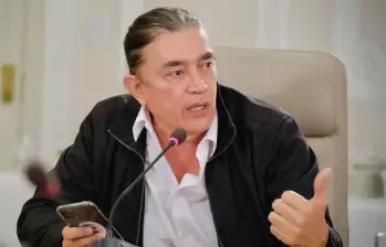 Antes de dirigir el DPS, el exitoso libretista Gustavo Bolívar fue senador petrista durante cinco años hasta que renunció para volver a hacer novelas. FOTO Presidencia
