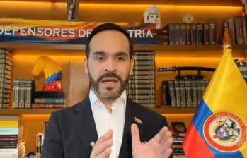 La primera colocación de TES del gobierno de De la Espriella deja, entonces, dos señales simultáneas. La primera es favorable: la demanda fue elevada y las tasas de corte bajaron frente a la última subasta del gobierno anterior. La segunda obliga a mirar más allá del resultado de una sola subasta: Colombia sigue necesitando endeudarse para atender sus obligaciones y financiar sus necesidades fiscales. FOTO: Cortesía.
