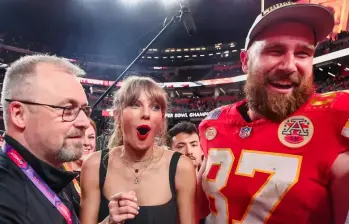 Travis Kelce, esposo de la estrella del pop Taylor Swift, fue parte de un grupo de inversores estafados por el asesor financiero Siddharth Jawahar, de 38 años. FOTO: Tomada de X @Chiefs