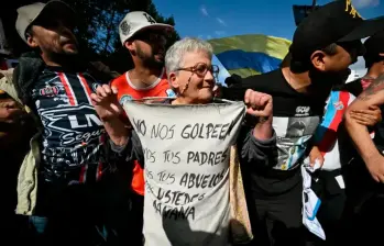 Los jubilados han encabezado varias marchas en Argentina para que suban el valor de su pensión. FOTO AFP