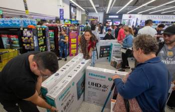 El Black Friday o Viernes Negro, esa fecha esperada por muchos por sus descuentos y promociones, se acerca y ya hay grandes expectativas en Colombia de cómo se moverá tanto el comercio tradicional como el electrónico. FOTO: El Colombiano.