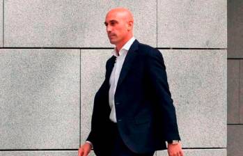 El directivo español Luis Rubiales está sancionado desde octubre del 2023 por el beso que le dio a Jenni Hermoso. FOTO: AFP