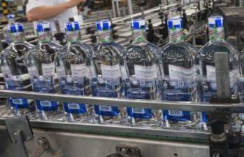 La venta de aguardiente en Colombia alcanza su pico más alto del año en diciembre. FOTO: EL COLOMBIANO