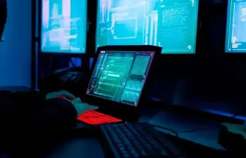 Claro Empresas presentó en Medellín su Cyber Security Operations Center (CSOC) para mitigar el incremento de ataques digitales y fortalecer la continuidad del negocio corporativo. FOTO. Getty.