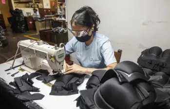 La jornada laboral de 42 horas semanales en Colombia no afecta el salario ni las prestaciones sociales de los trabajadores. Foto: Carlos Velásquez