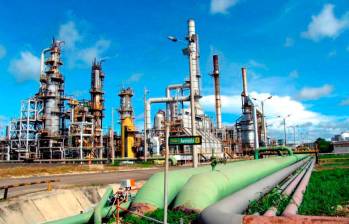 Con record histórico de carga de crudo en las refinerías de Cartagena y Barrancabermeja, Ecopetrol aseguró una mayor oferta del combustible disponible que se distribuye en la zona norte y el interior del país. FOTO Colprensa