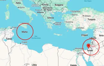 El Ministerio de Relaciones Exteriores activó sus canales diplomáticos con Italia y Malta para ayudar a las periodistas colombianas a bordo de una embarcación, al parecer bombardeada por drones israelíes. FOTO: GOOGLE MAPS