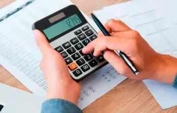 Antes de solicitar un crédito, expertos recomiendan revisar la capacidad de pago, comparar alternativas y leer todas las condiciones del préstamo. FOTO: CORTESÍA