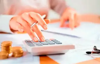 Expertos recomiendan aplicar la fórmula 50-20-30 para ahorrar mejor. FOTO GETTY. 