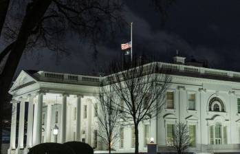 Un hombre sospechoso fue ubicado en las cercanías de la Casa Blanca, en Washington D.C., Estados Unidos. FOTO: Xinhua 