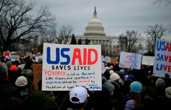 Representantes de distintas oenegés en el mundo advierten los impactos negativos que tendrán los recortes a USAID. FOTO: AFP