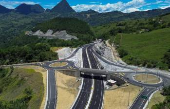 La conexión del Pacífico con el Atlántico es una oportunidad única para Colombia de convertirse en un centro logístico regional. FOTO Manuel Saldarriaga.