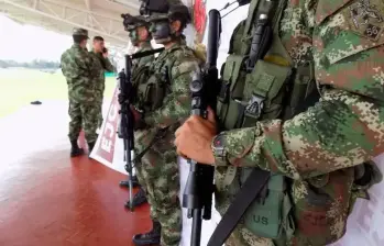 Presidente Gustavo Petro habla del riesgo en salarios para soldados y policías. FOTO COLPRENSA