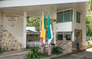 Aumentos salariales de hasta $90 millones y un paro estudiantil derivaron en la desvinculación temporal de 430 profesores, reabriendo la discusión sobre el modelo de remuneración. FOTO: UNISUCRE.