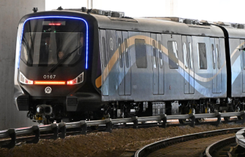 La bomba de 500 kilos fue descubierta durante unas obras de mantenimiento “en medio de las vías” de la estación del Norte de París, en Francia. FOTO: Xinhua | Referencia