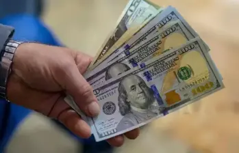 La divisa abrió a la baja en $3.286, lo que representó una caída de $21,73 frente a la TRM, que se ubicó en $3.307,73. Foto: Getty