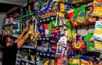 Los impuestos saludables en Colombia ya afectan las ventas de tenderos, según Fenalco. FOTO JUAN ANTONIO SÁNCHEZ