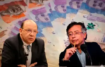 Insistentemente, el exministro de Hacienda Germán Ávila (izq.) y el expresidente Gustavo Petro (der.) plantearon dificultades para contener el gasto público. FOTO EL COLOMBIANO