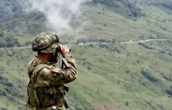 Los uniformados fueron atacados durante un operativo en el corregimiento Raudal Viejo de Valdivia. FOTO: Archivo El Colombiano