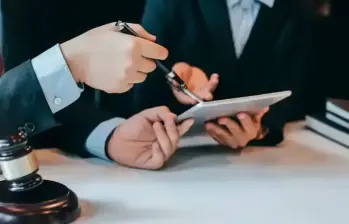 Para 2025, los abogados vigentes en Colombia fueron 425.016. Si se compara con 2015, cuando se reportaban 244.336 profesionales de esta rama, se evidencia que el número se ha incrementado 73,9% en los últimos 10 años. Foto: Getty