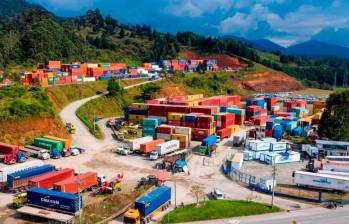 Las importaciones llevan cayendo nueve meses consecutivos en Colombia. Foto: Manuel Saldarriaga. 