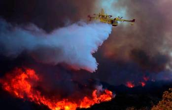 En el sur de California, Estados Unidos, se espera otra ronda de vientos que podría intensificar los incendios que aún están activos. FOTO Getty