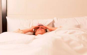 Exponerse a la luz inmediatamente después de despertar es una de las cosas que puede hacer para evitar tener inercia del sueño. Foto: Cortesía Shopify Partners