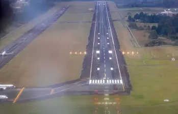 El aeropuerto José María Córdova, principal terminal aérea de Antioquia y puerta de entrada internacional a Medellín, se prepara para una transformación, pues el plan maestro para su ampliación contempla una segunda pista, una nueva terminal y una infraestructura industrial. FOTO: Juan Antonio Sánchez.