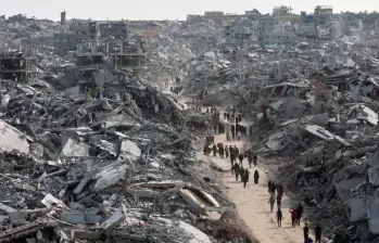 Bebés prematuros y enfermos en Gaza enfrentan la falta de incubadoras, oxígeno, medicamentos y espacio en los hospitales, en medio de la crisis del sistema sanitario por la guerra. Foto: AFP