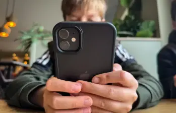 Hasta dos terceras partes de los niños afirmaron estar preocupados por que alguien tome su fotografía para crear este tipo de contenidos falsos. FOTO: Getty