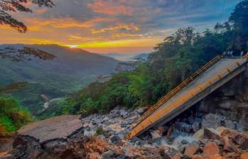 Este es uno de los puentes que colpasó tras la avenida torrencial del pasado sábado 25 de enero. Habitantes están incomunicados. FOTO: cortesía alcaldía de Granada