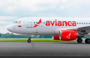 La aerolínea ofrece reacomodaciones, cambios sin penalidad y reembolsos, mientras trabaja para normalizar el servicio y evitar mayores impactos. FOTO: CORTESÍA AVIANCA