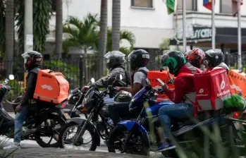 Los repartidores que trabajan mediante plataformas digitales son el principal grupo impactado por el Decreto 099, según Alianza In. FOTO EL COLOMBIANO