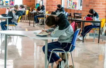 Estudiantes de colegios de Antioquia obtuvieron algunos de los puntajes más altos del país en las pruebas Saber 11 de 2025. FOTO: Juan Antonio Sánchez. 