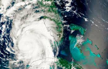 Autoridades en la Florida evalúan los daños que ha dejado el huracán Idalia. Foto: Earth Observatory Nasa. 