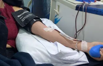 La clínica invitó a las personas para que se acerquen a donar ante la escasez de sangre. FOTO: CLÍNICA VID