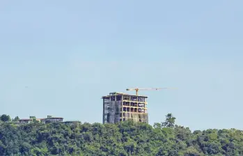 Este es el polémico edificio que se erige en uno de los extremos del sector de Las Palmas. Foto: Juan Antonio Sánchez Ocampo