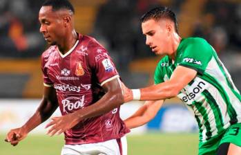 Brayan Gil (Tolima) y Juan José Arias (Nacional) en el partido de la jornada 19 del todos contra todos. FOTO: Colprensa