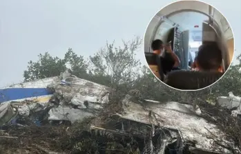 Imágenes captadas dentro del avión de Satena muestran a pasajeros y tripulación minutos antes del despegue del vuelo que se accidentó en Norte de Santander. FOTO: Redes sociales, captura de video. 