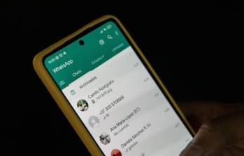 El secuestro de cuentas de WhatsApp, una táctica que explota la confianza entre contactos, se ha vuelto común en Colombia, afectando a numerosos usuarios de la plataforma. FOTO CAMILO SUÁREZ