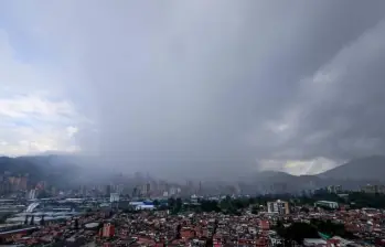 Las lluvias se registraron en varios puntos del sur y el norte del Valle de Aburrá. FOTO: Jaime Pérez Munévar. Archivo El Colombiano