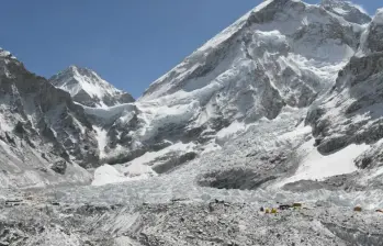 Al menos cinco alpinistas murieron durante la temporada de ascenso del Everest de este año.Monte Everest Foto: AFP