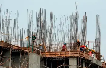 La industria siderúrgica estima que la reconstrucción de las zonas afectadas podría demandar más de 2 millones de toneladas de acero, cuyo valor estaría entre $7 billones y $7,5 billones en un ejercicio anualizado. FOTO COLPRENSA
